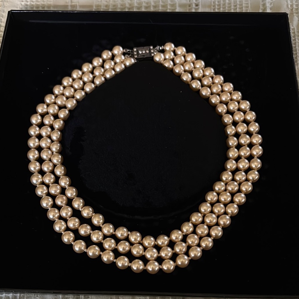 Elegant Triple-Strand Pearl Necklace